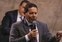Mourão defende aproximação do governo com partidos de centro