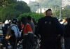 Fiscalização atua em feira irregular às margens da Avenida Brasil neste domingo